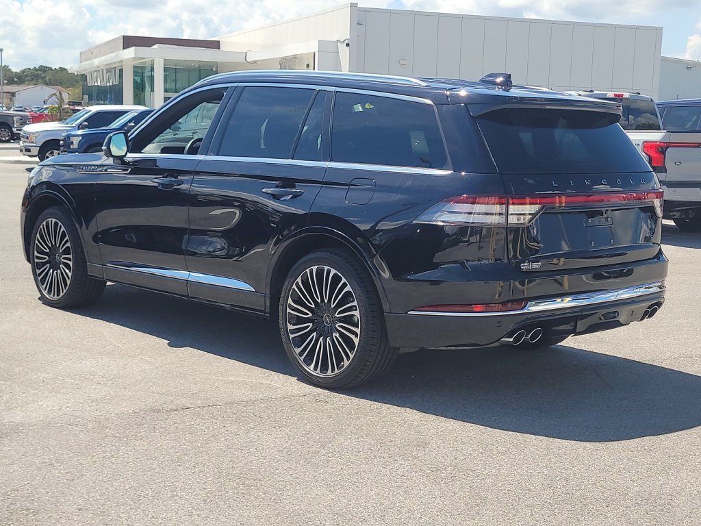 Certified 2025 Lincoln Aviator Black Label AWD/4WD image 3