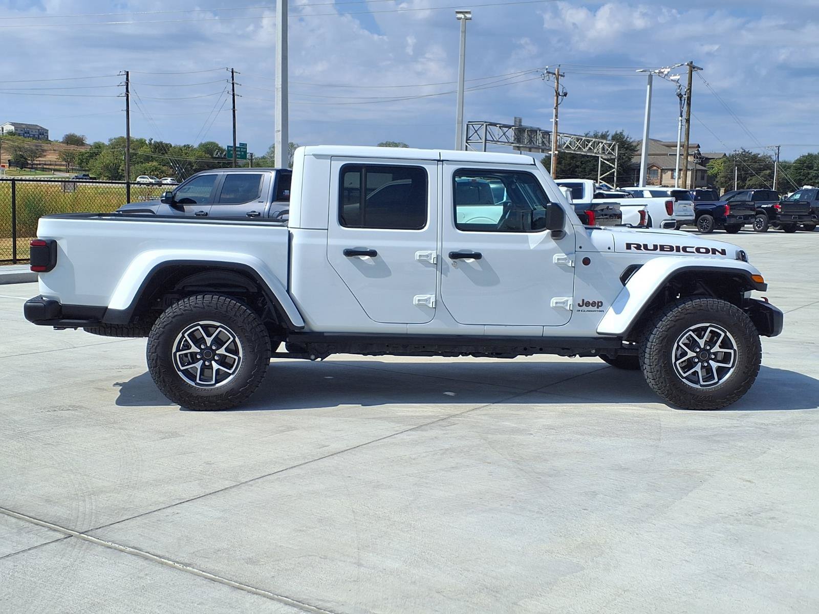 Used 2025 Jeep Gladiator Rubicon w/ Convenience Group AWD/4WD image 10