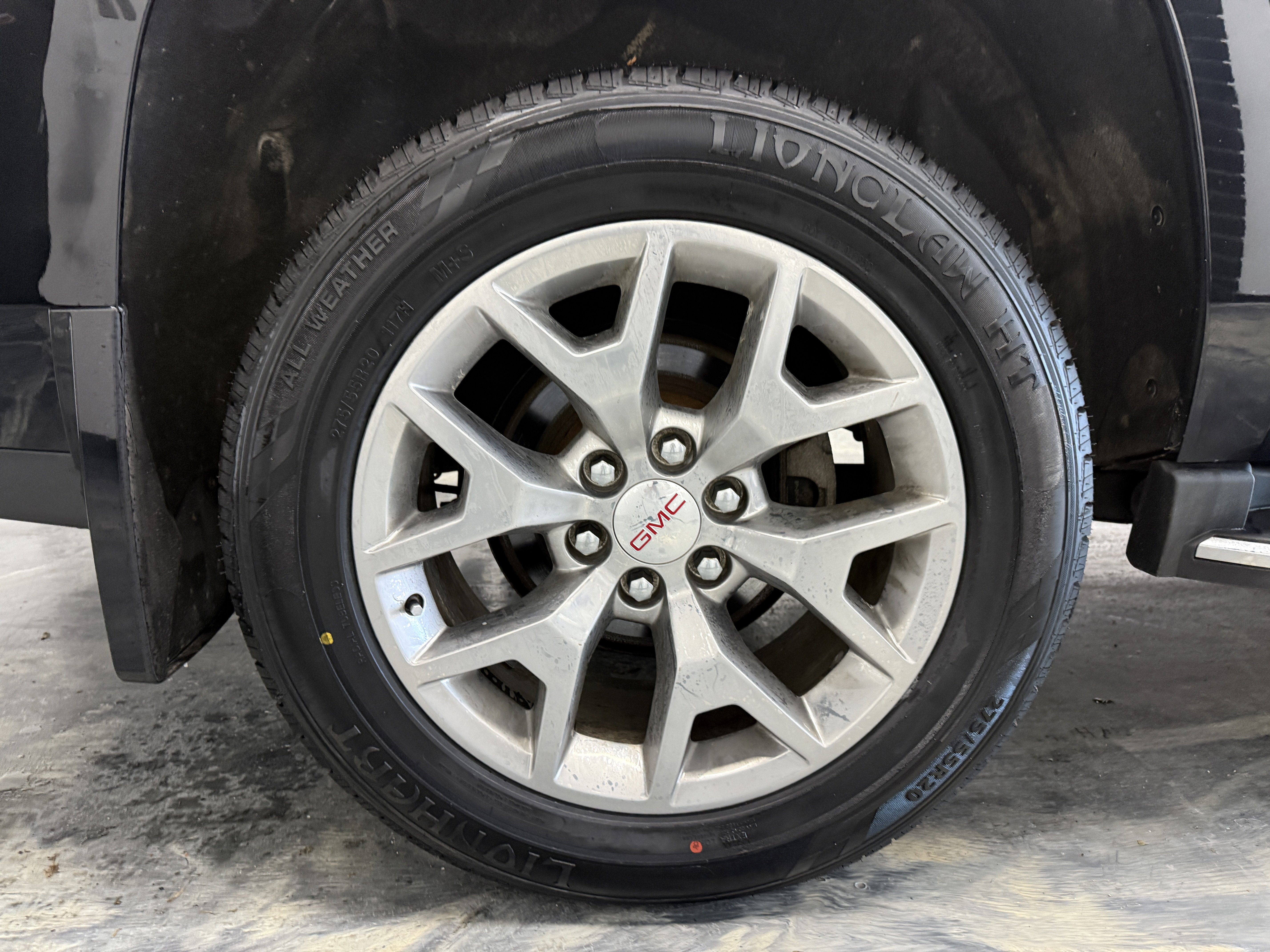 Used 2018 GMC Yukon SLT image 30