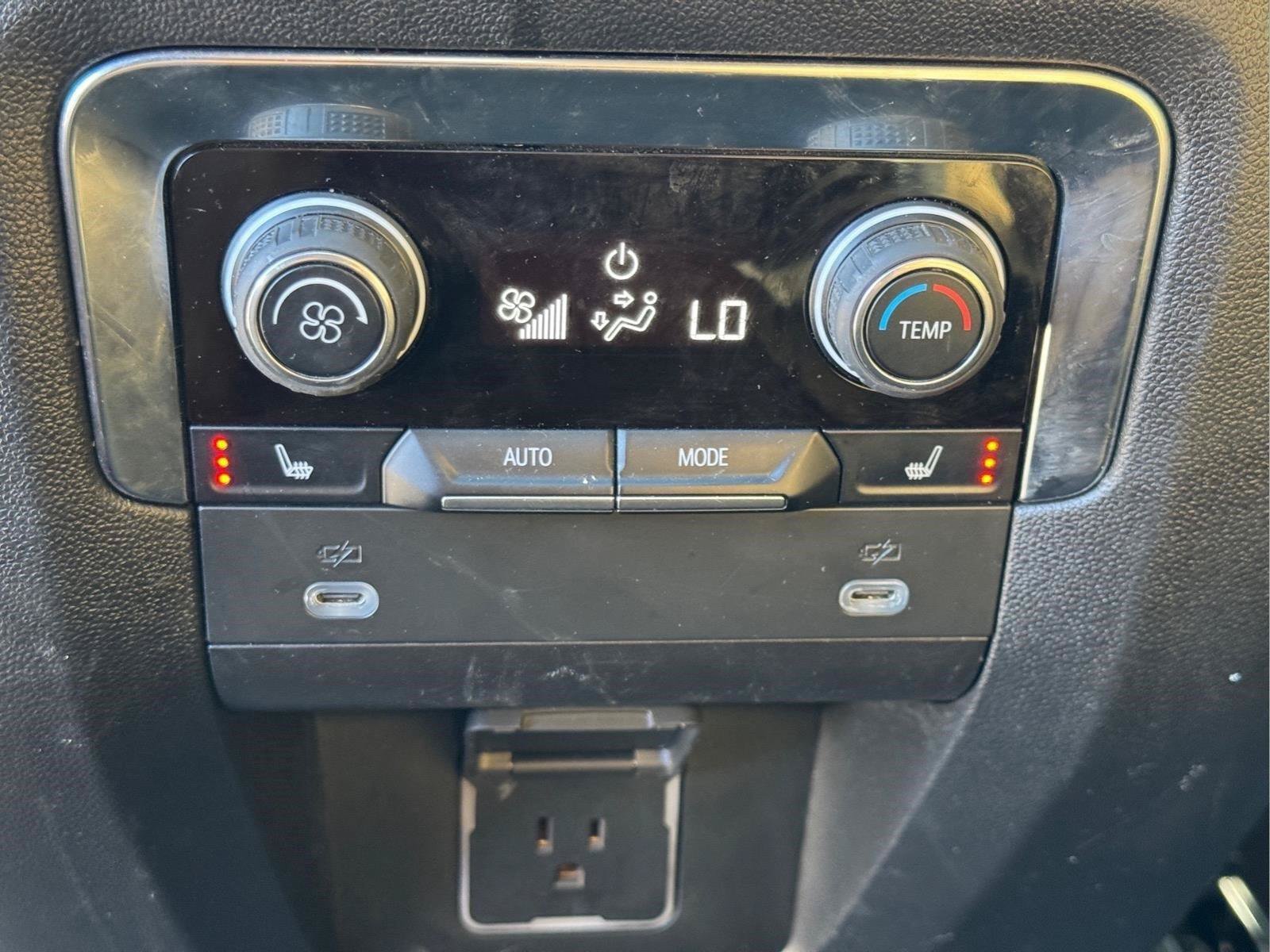 Used 2023 Chevrolet Tahoe Premier AWD/4WD image 16