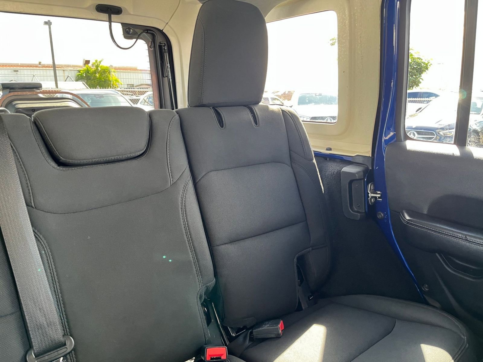 Used 2020 Jeep Wrangler Unlimited Sahara image 36