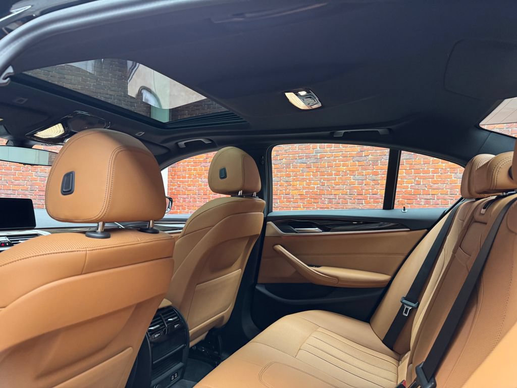 Used 2023 BMW 540i xDrive AWD/4WD image 3