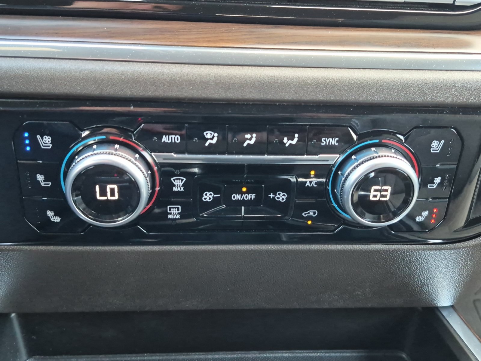 Used 2023 GMC Sierra 1500 SLT AWD/4WD image 18