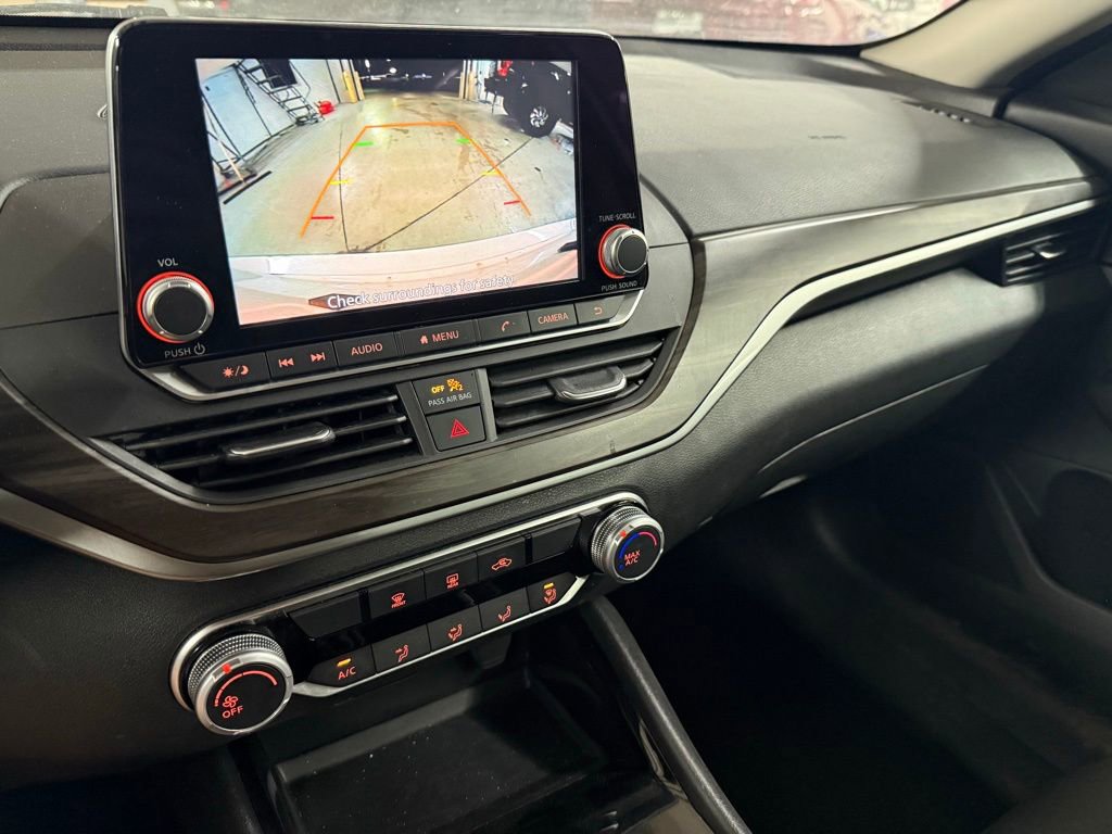 Used 2024 Nissan Altima 2.5 SV image 12