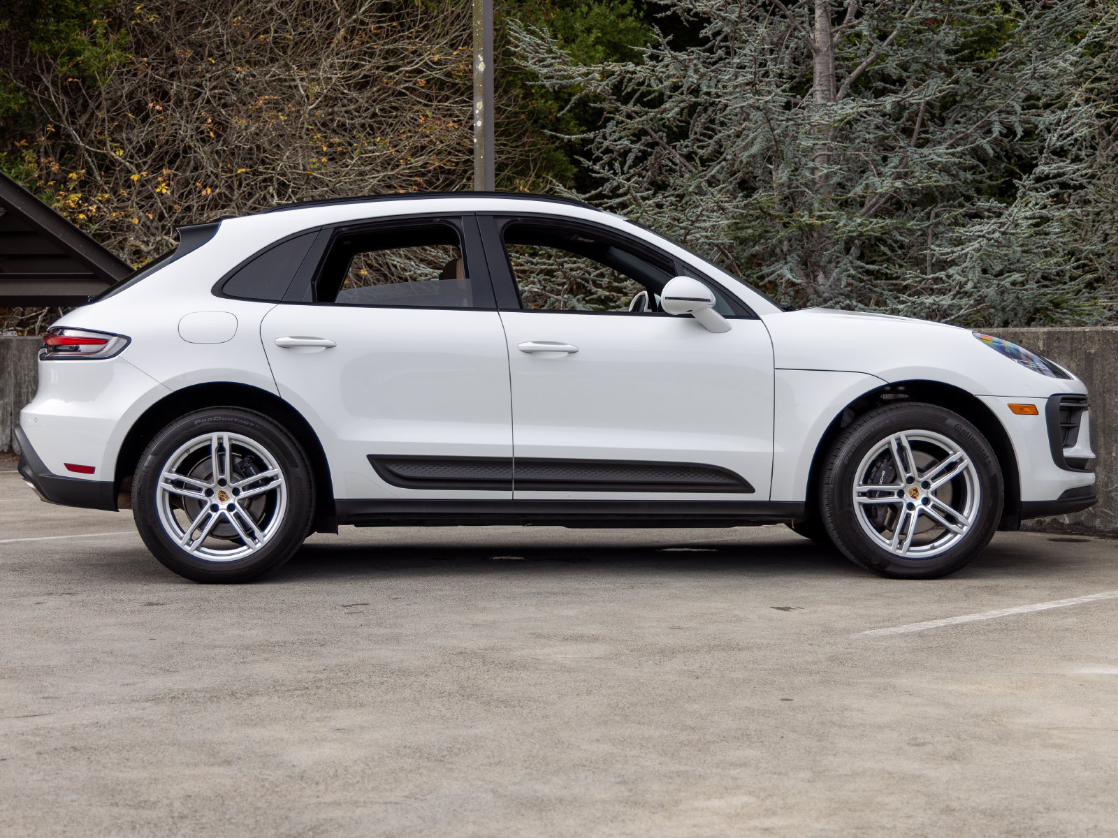 Used 2024 Porsche Macan AWD/4WD image 12