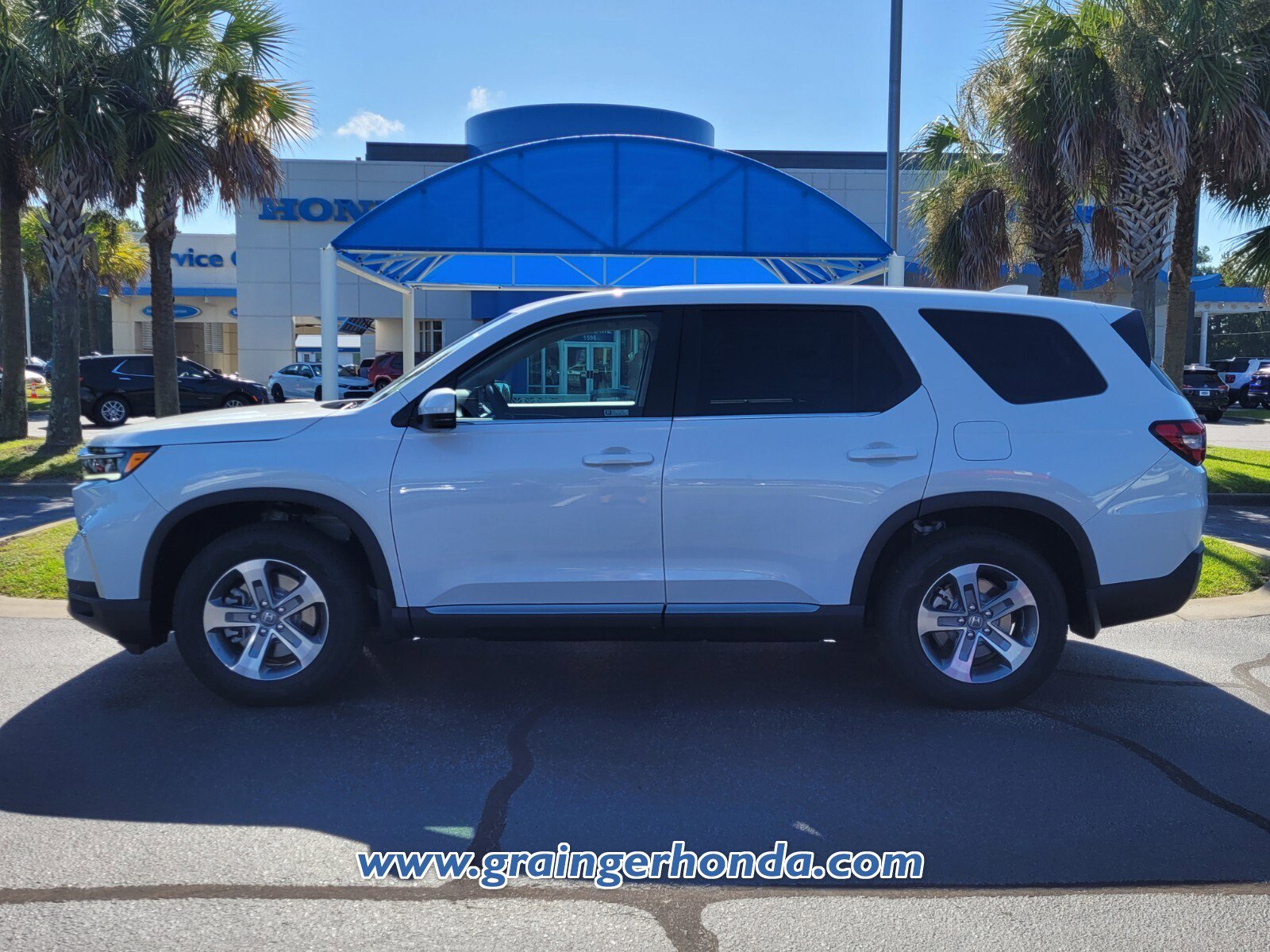 New 2025 Honda Pilot EX-L image 2