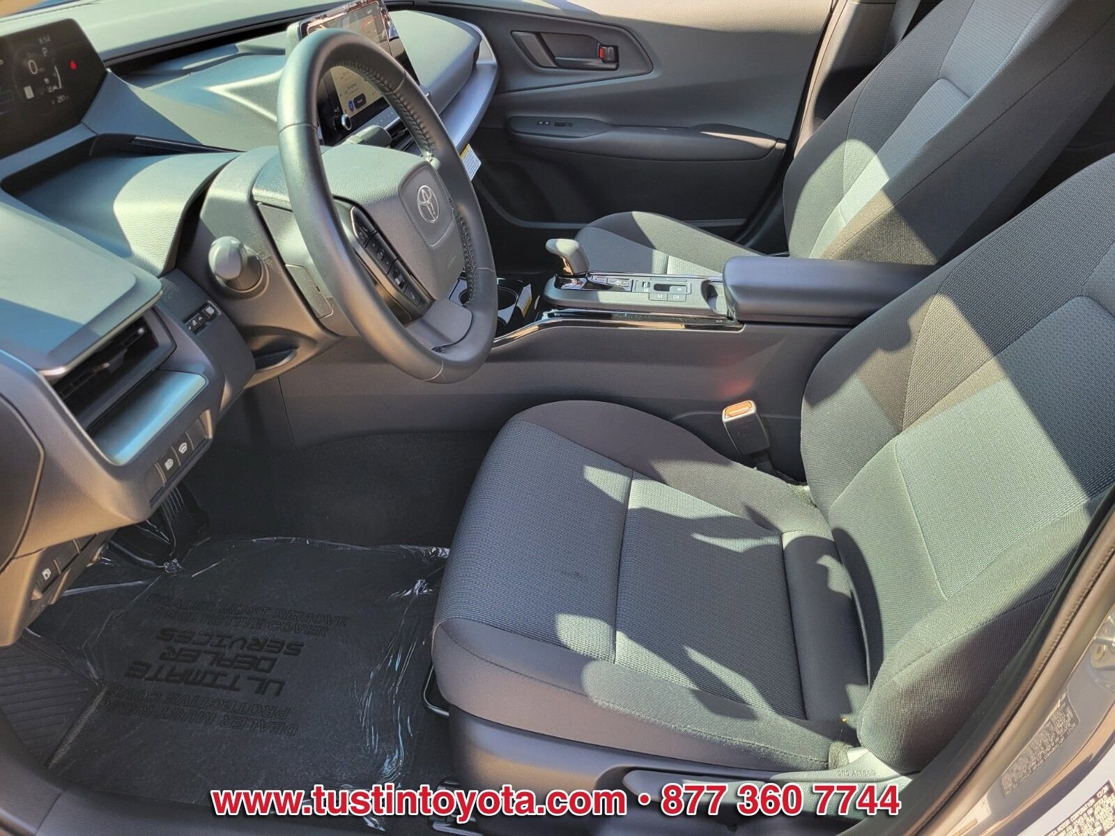 Used 2024 Toyota Prius LE FWD image 10