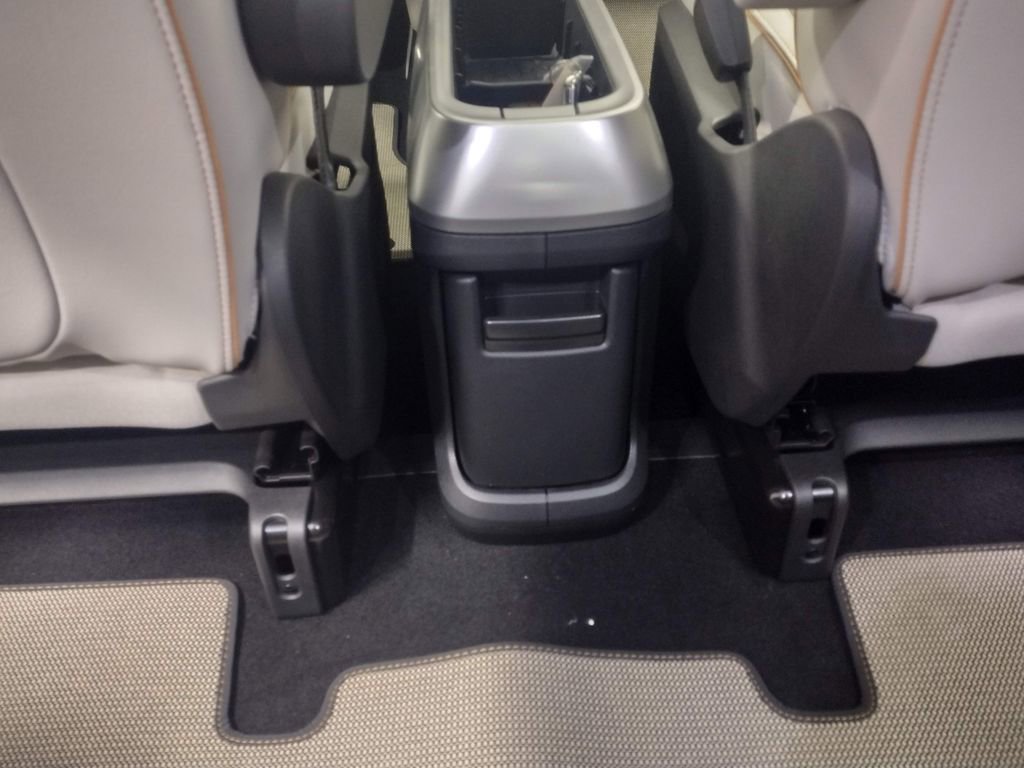 New 2025 Volkswagen ID. Buzz 1st Edition image 42