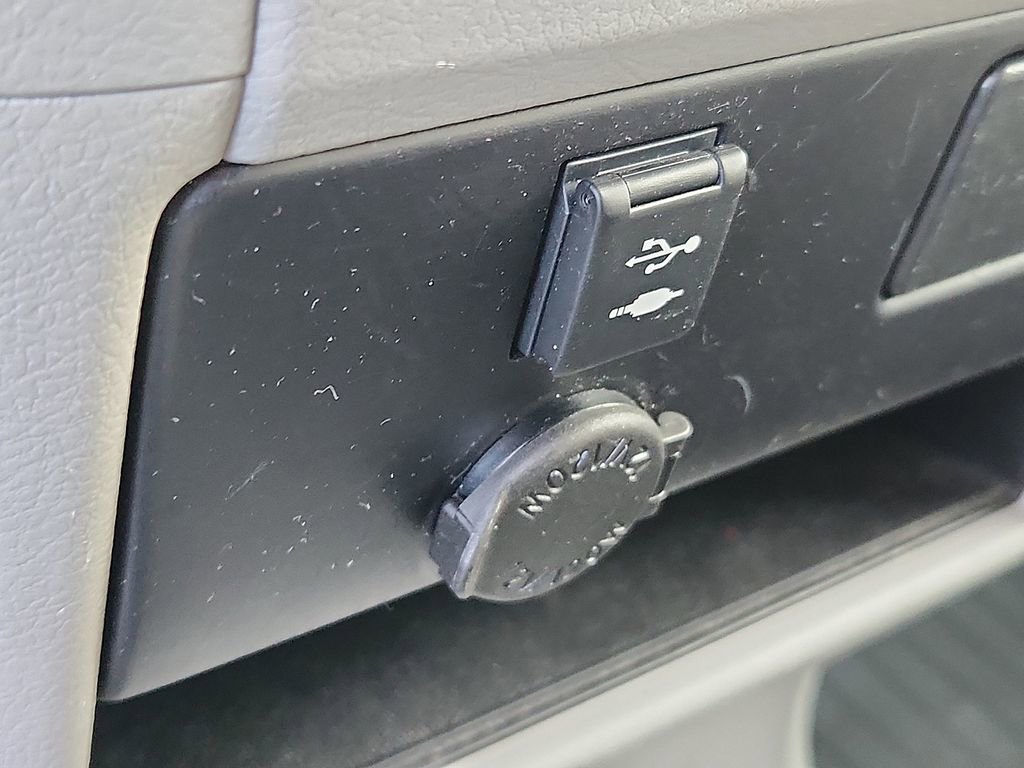 Used 2020 Toyota Sienna L image 25