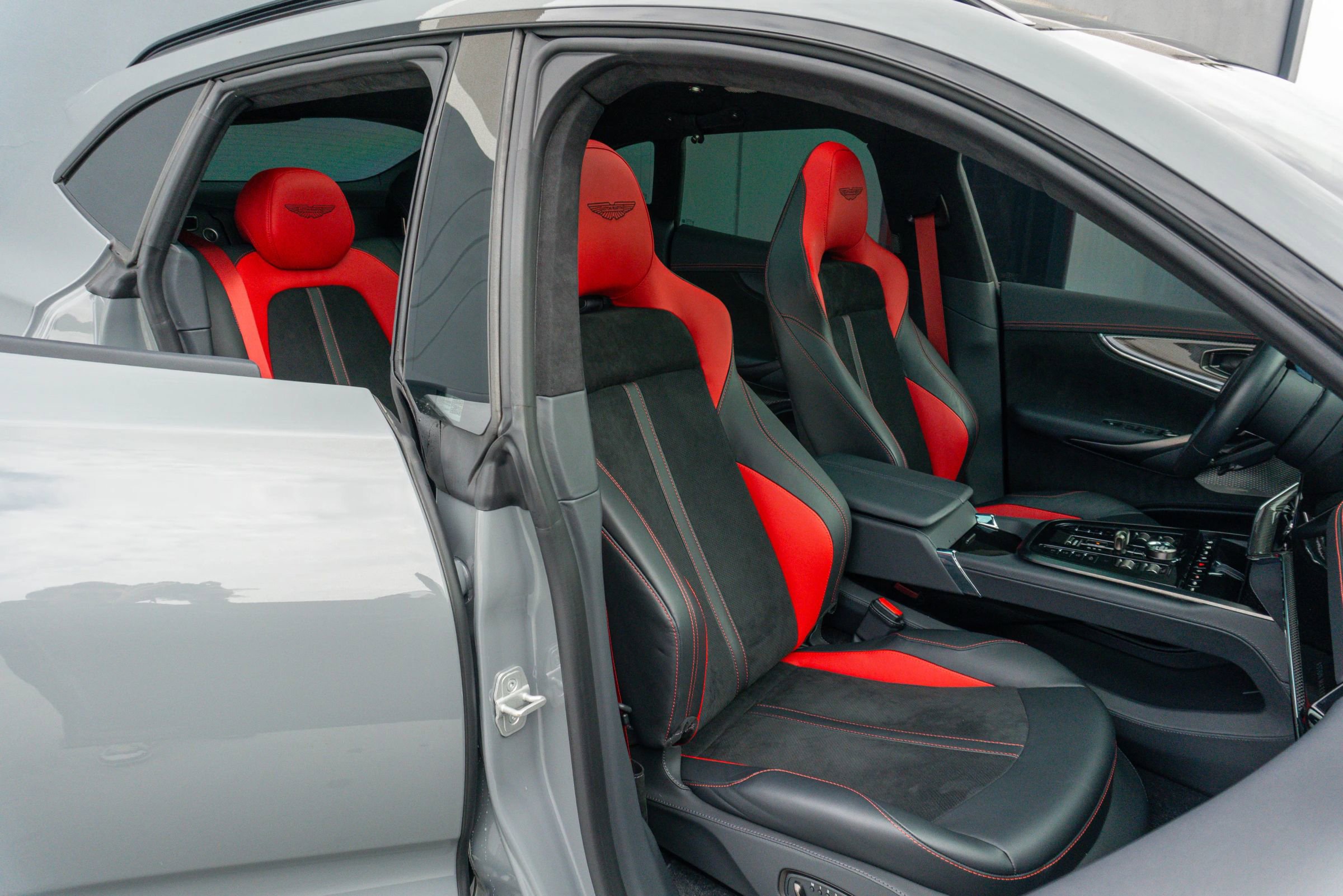 Used 2025 Aston Martin DBX 707 image 13