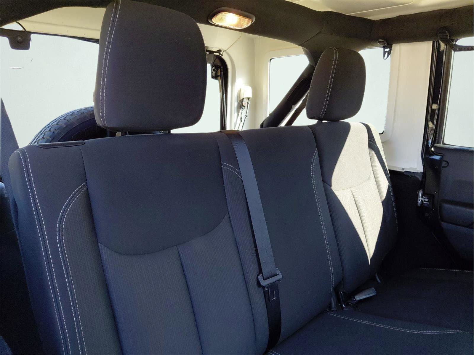 Used 2018 Jeep Wrangler Unlimited Sahara image 27