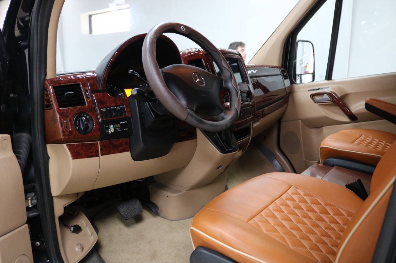 Used 2011 Mercedes-Benz Sprinter 2500 image 10