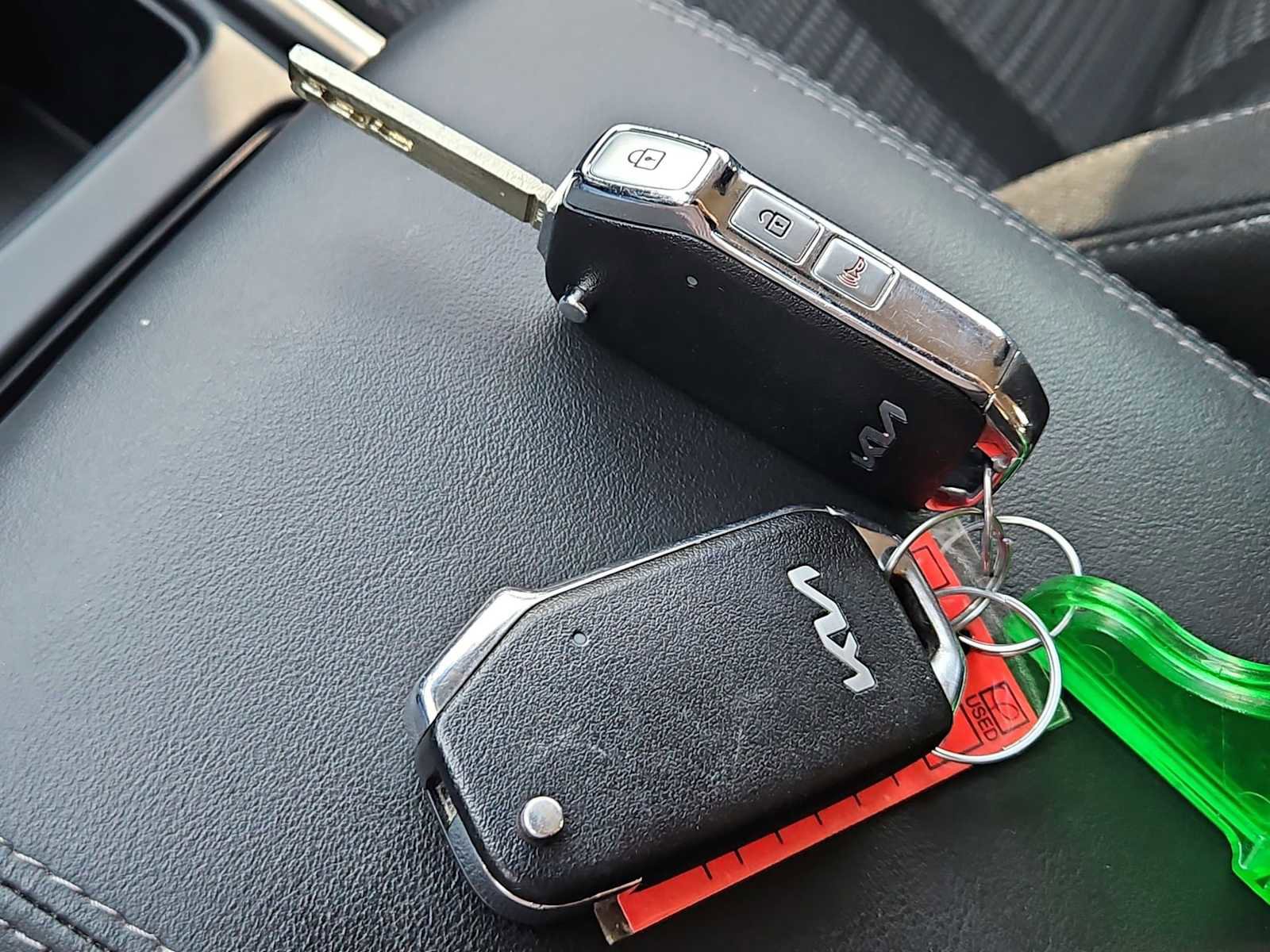 Used 2023 Kia Sorento LX image 32