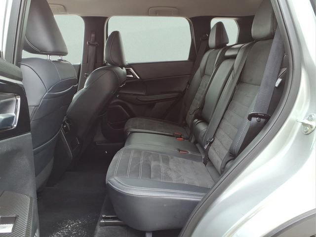 Used 2024 Mitsubishi Outlander SE image 25