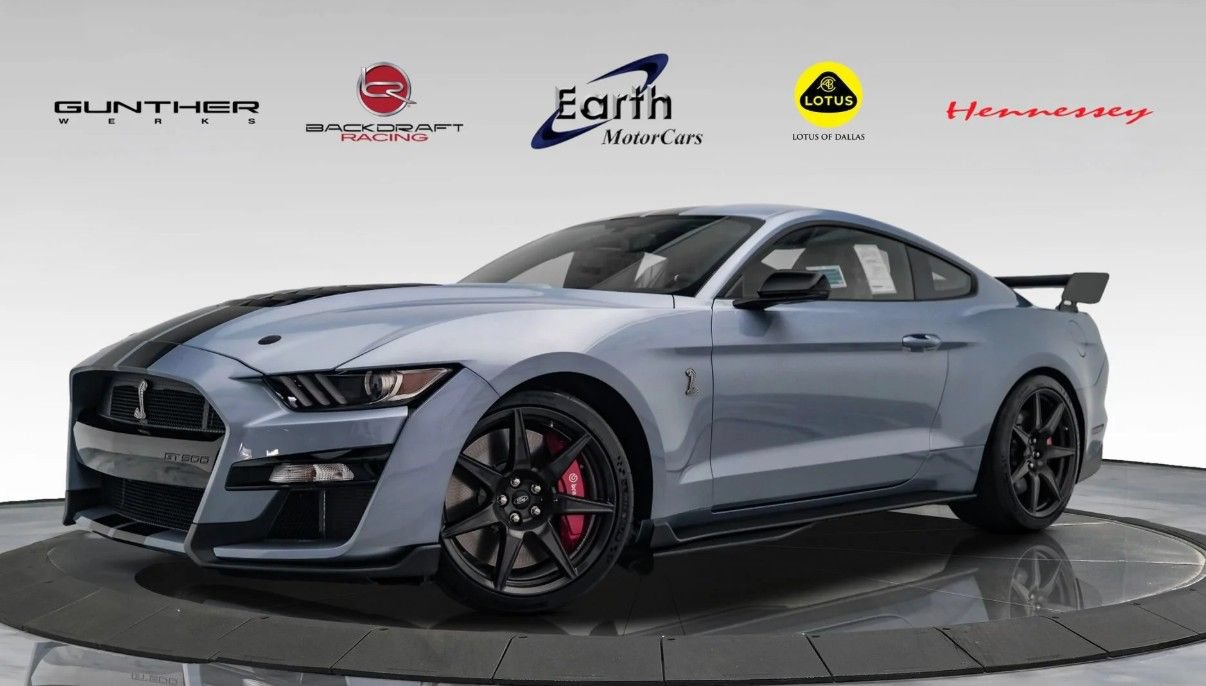 Used 2022 Ford Mustang Shelby GT500 w/ Carbon Fiber Track Pack RWD image 1