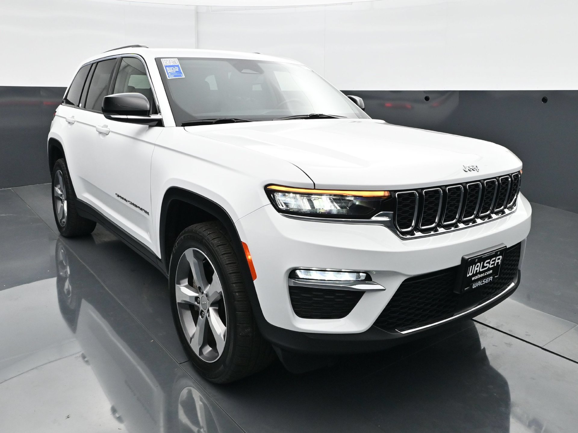 Used 2022 Jeep Grand Cherokee Limited AWD/4WD image 11
