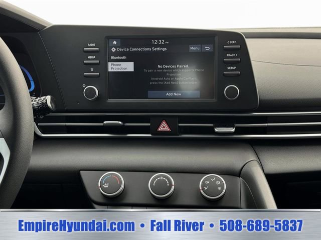 Used 2025 Hyundai Elantra SE FWD image 19