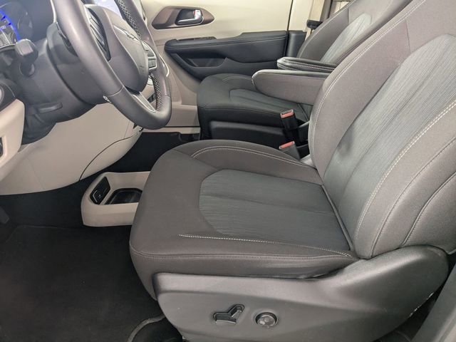 Used 2024 Chrysler Voyager LX image 12