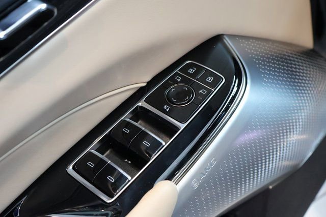 New 2026 Cadillac Lyriq V image 8