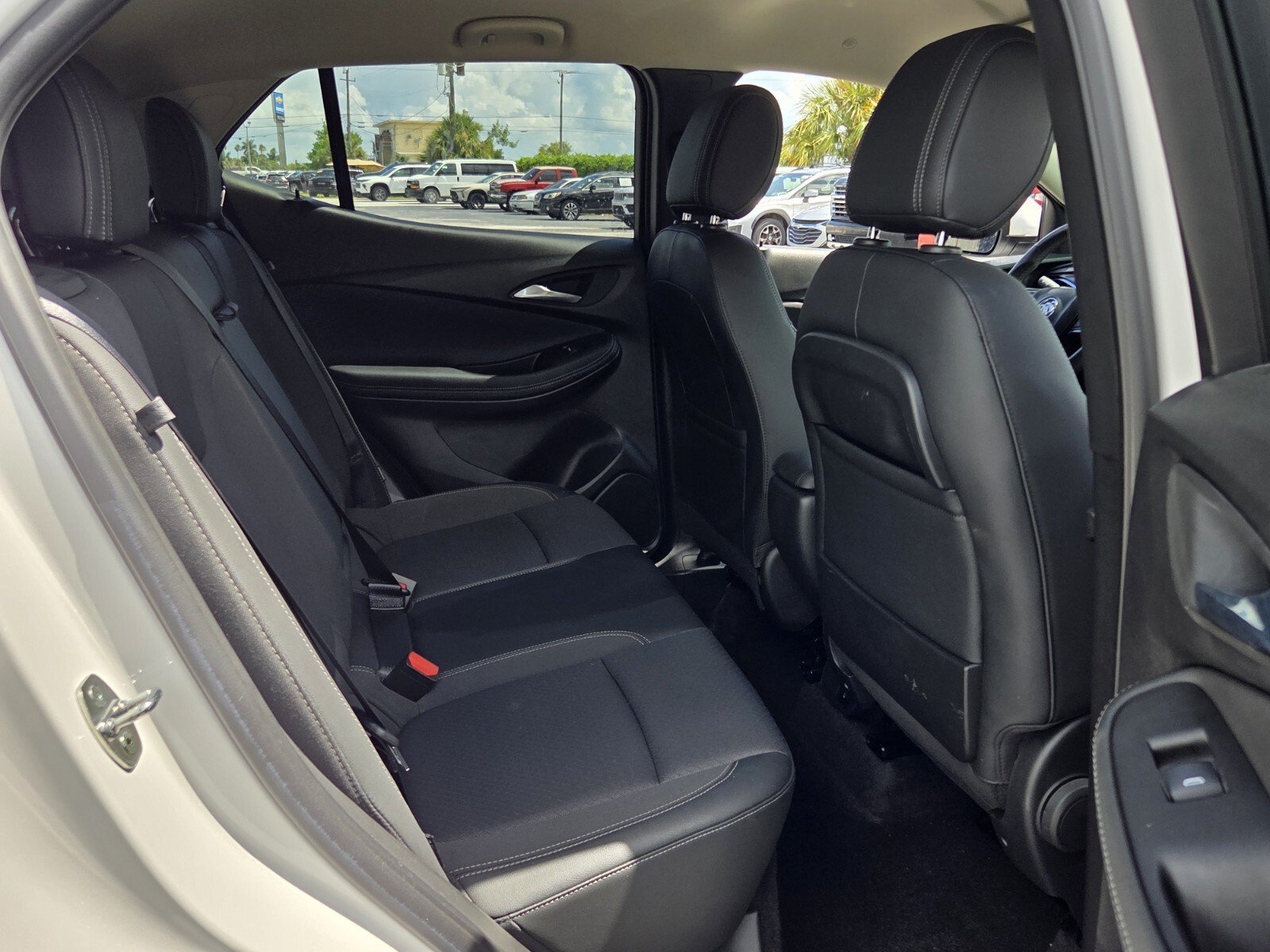 Used 2022 Buick Encore GX Select w/ Sport Touring Package FWD image 16