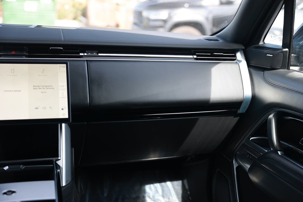 Used 2025 Land Rover Range Rover Long Wheelbase SE image 27