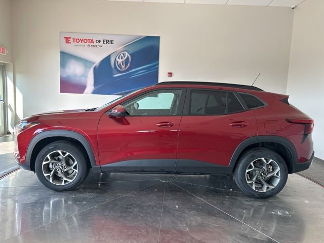 Used 2024 Chevrolet Trax LT w/ Driver Confidence Package FWD image 3