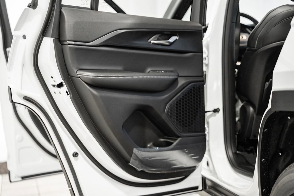 New 2025 Jeep Grand Cherokee Altitude image 34