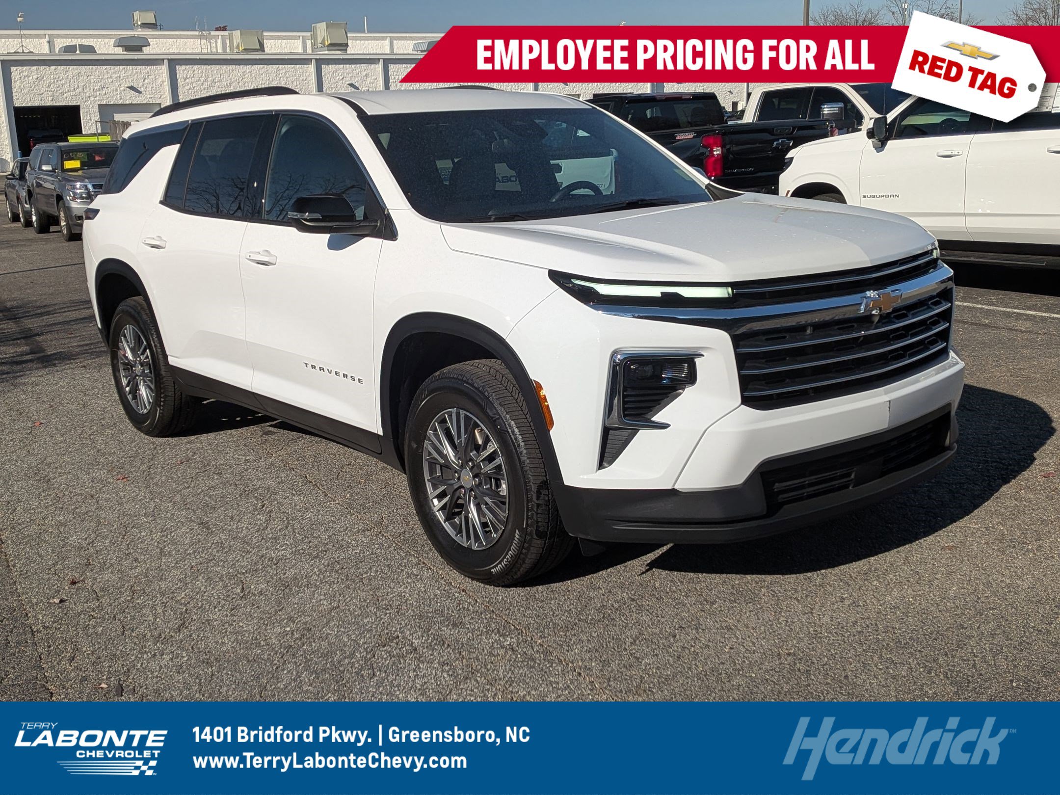 Used 2025 Chevrolet Traverse LT image 1