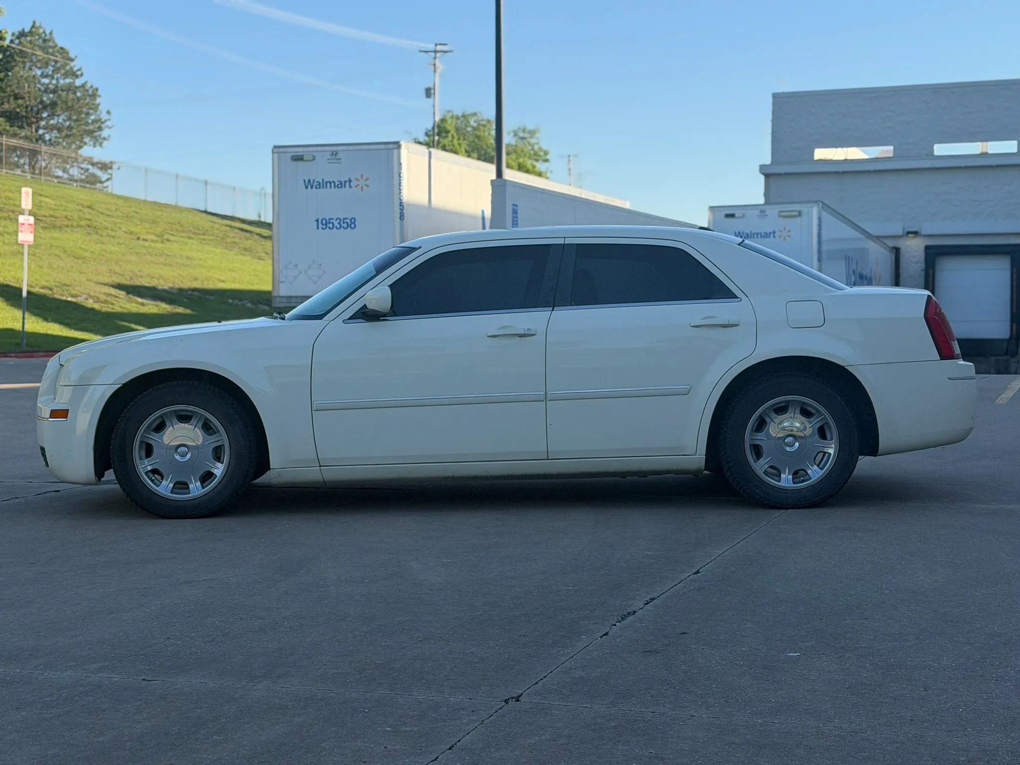 Used 2006 Chrysler 300 Touring RWD image 4