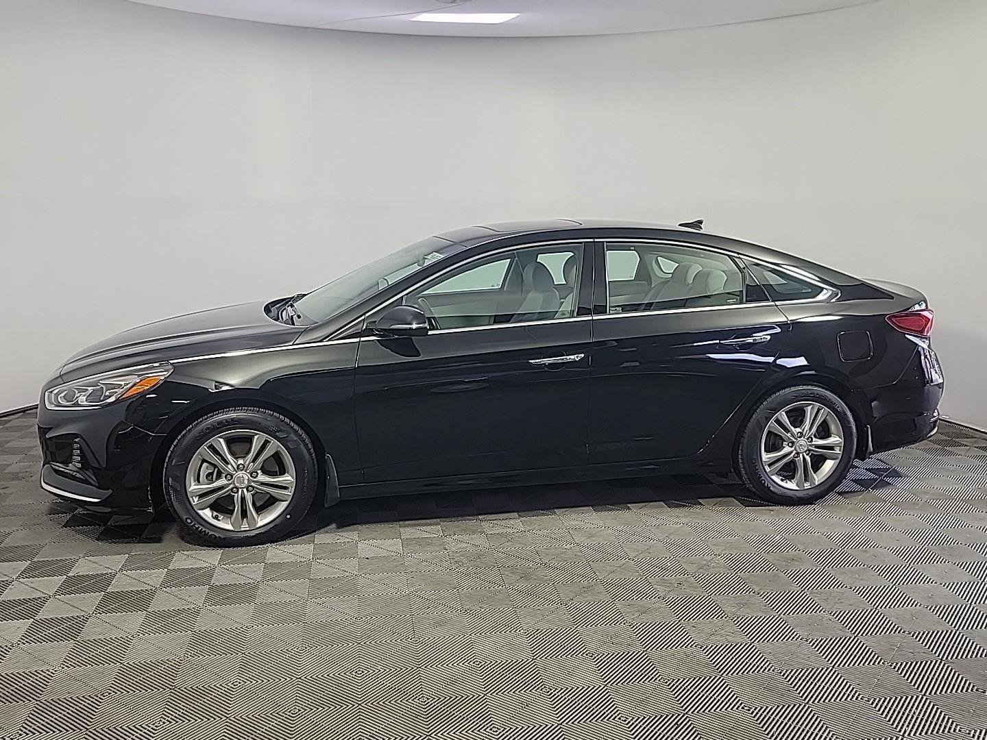 Used 2018 Hyundai Sonata Limited w/ Limited Ultimate Package 03 FWD image 10