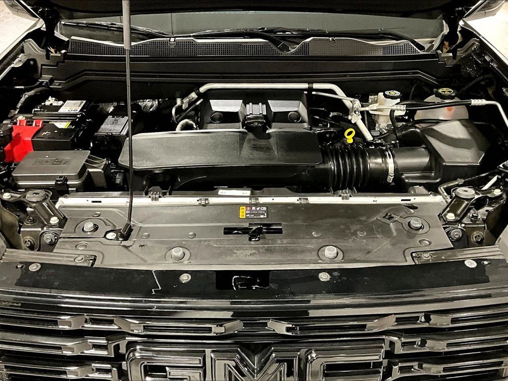 Used 2025 GMC Canyon Denali w/ LPO, Denali Black Edition image 15