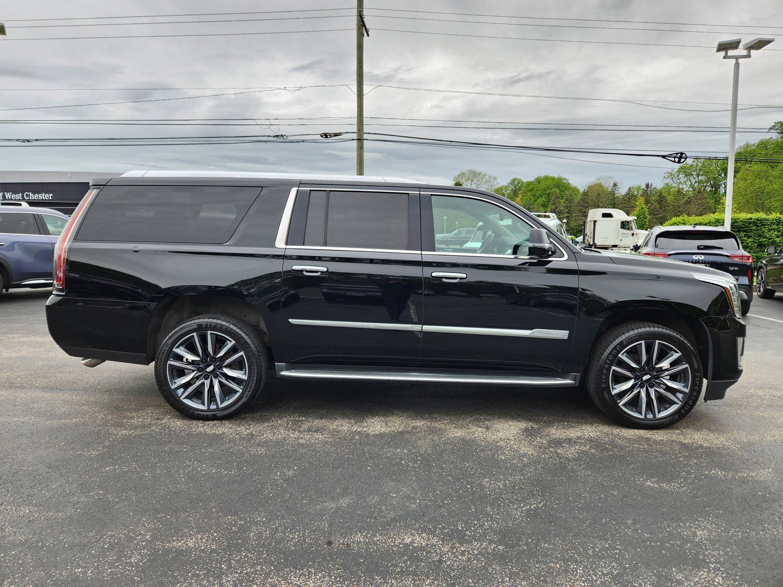 Used 2016 Cadillac Escalade ESV Luxury AWD/4WD image 6