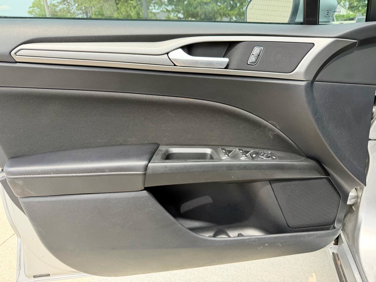 Used 2020 Ford Fusion SE FWD image 24