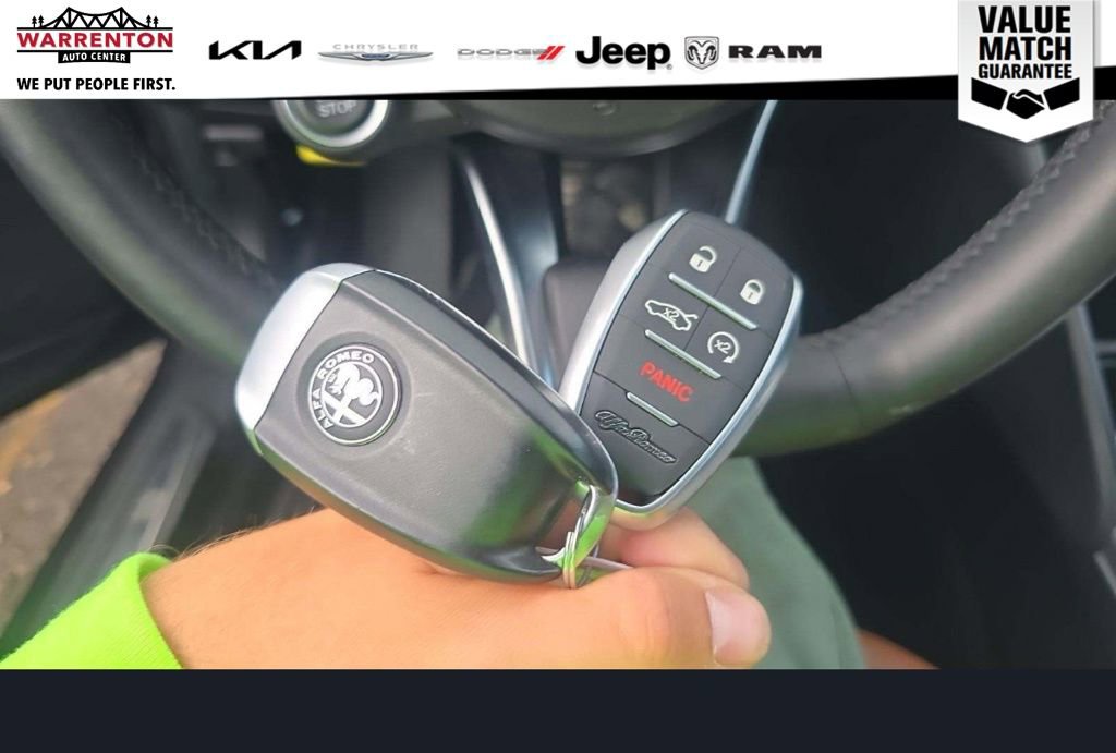 Used 2024 Alfa Romeo Giulia Ti AWD/4WD image 24