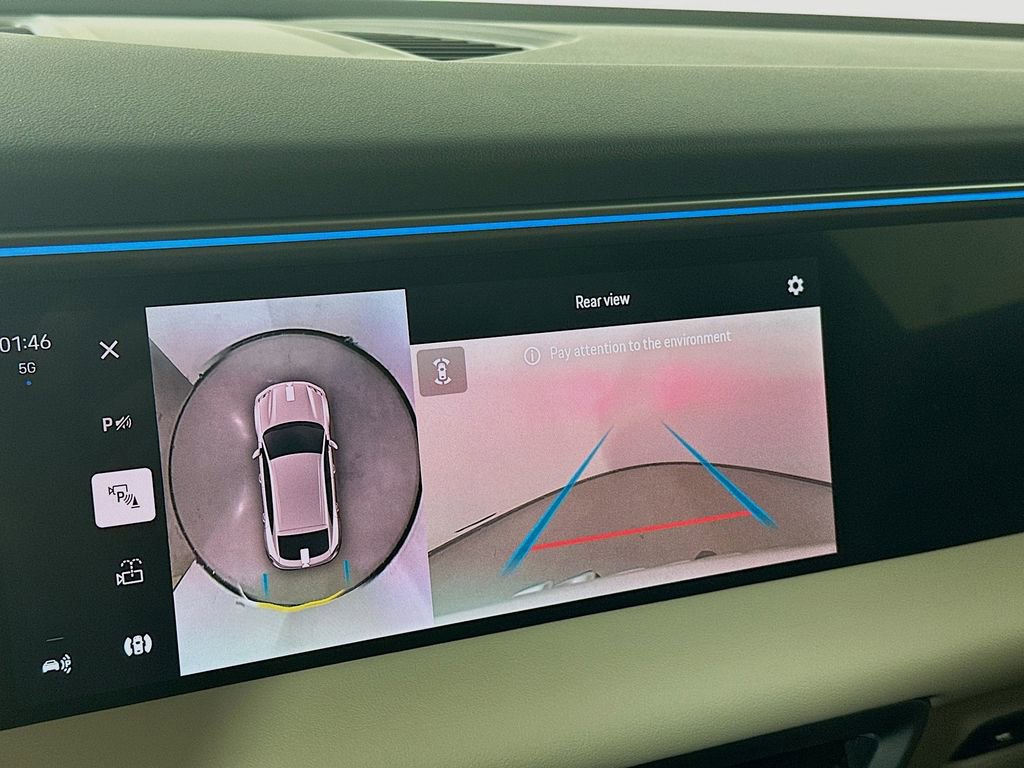 Certified 2025 Porsche Macan Electric image 17