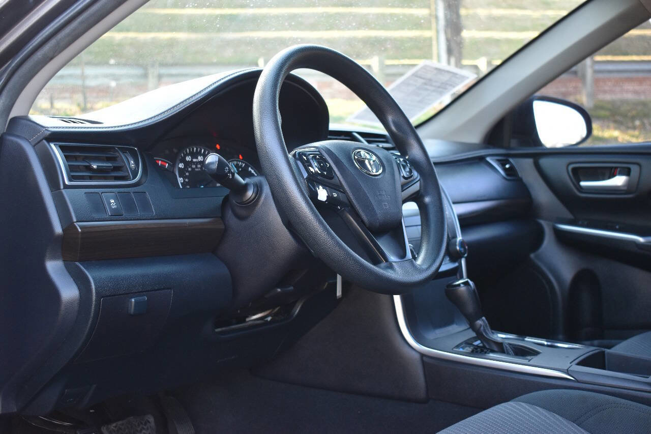 Used 2015 Toyota Camry LE FWD image 18