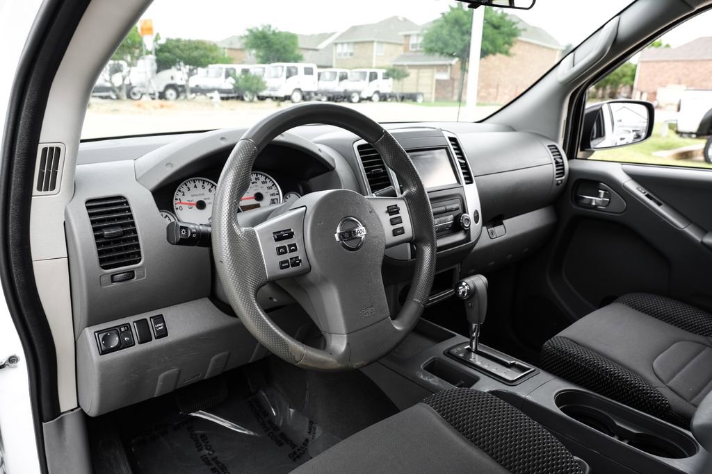 Used 2019 Nissan Frontier Desert Runner RWD image 2