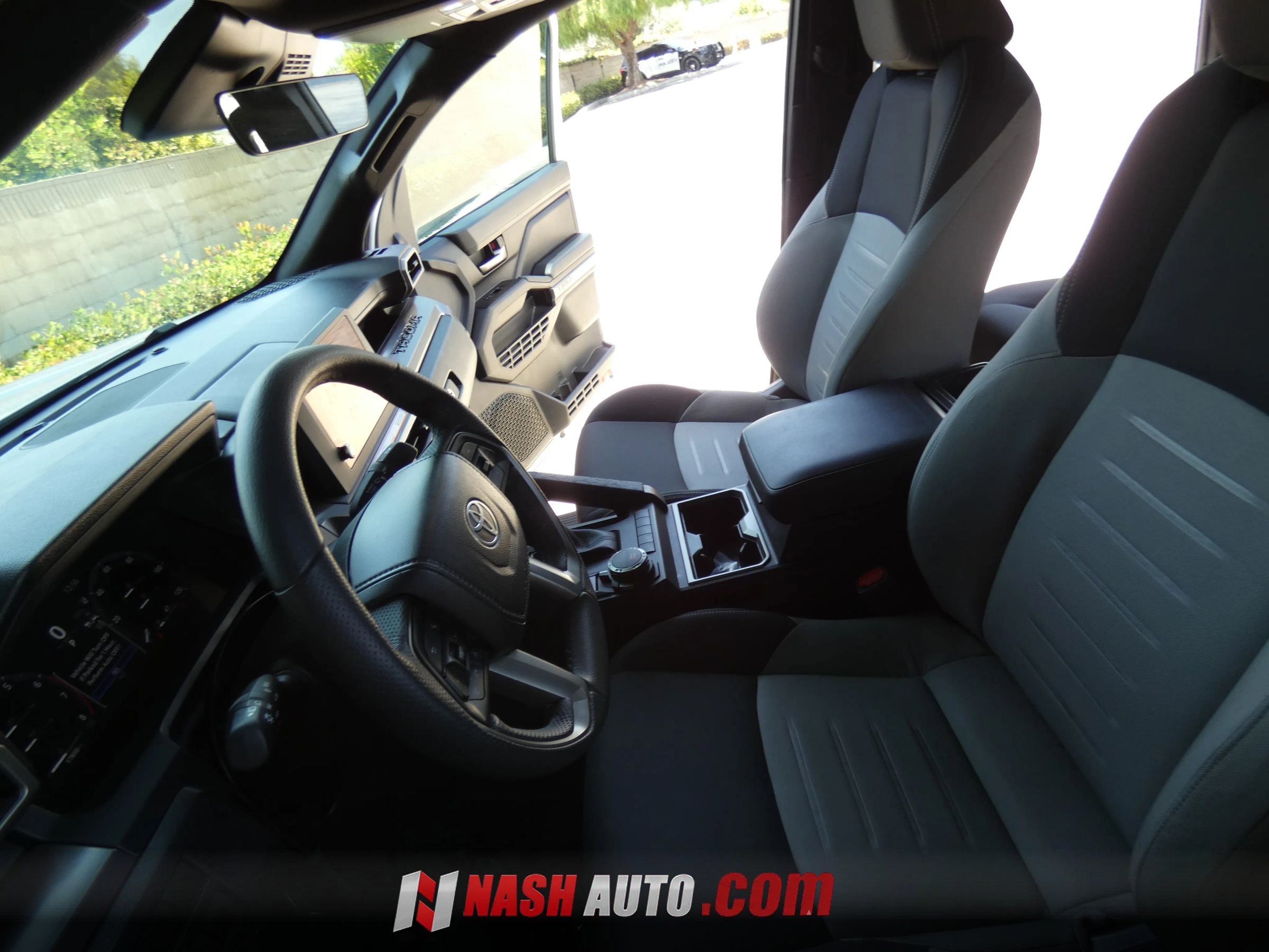 Used 2025 Toyota Tacoma TRD Sport AWD/4WD image 54