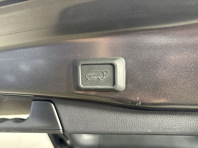 Used 2022 Toyota RAV4 XLE Premium AWD/4WD image 36