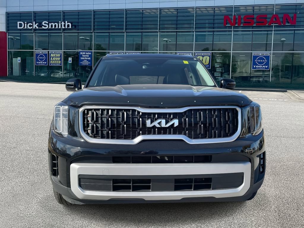 Used 2024 Kia Telluride EX w/ EX Captain's Chair Package image 2