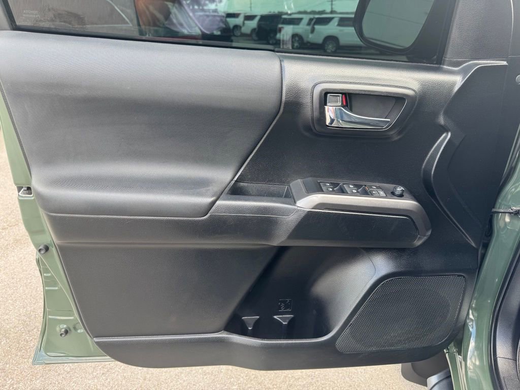 Used 2022 Toyota Tacoma TRD Sport AWD/4WD image 10