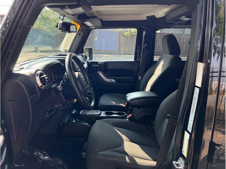 Used 2017 Jeep Wrangler Unlimited Sahara image 5