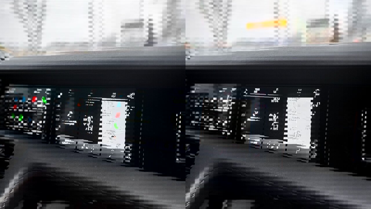 Used 2021 Porsche Taycan 4S image 32