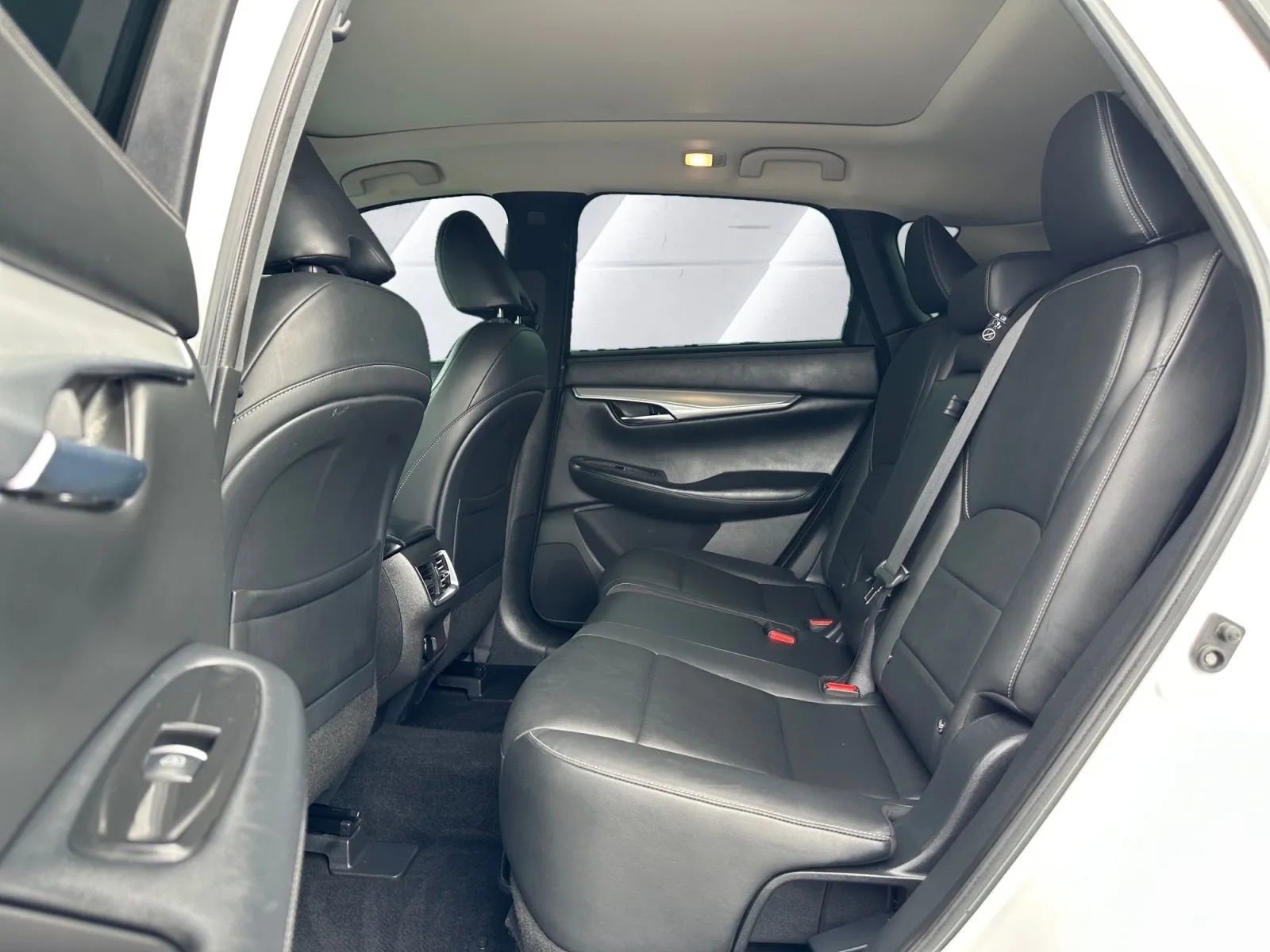 Used 2019 INFINITI QX50 Luxe w/ Navigation Package image 11