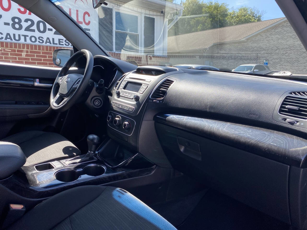 Used 2015 Kia Sorento LX image 18