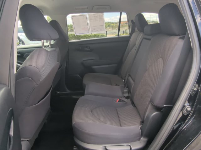 Used 2021 Toyota Highlander LE FWD image 13