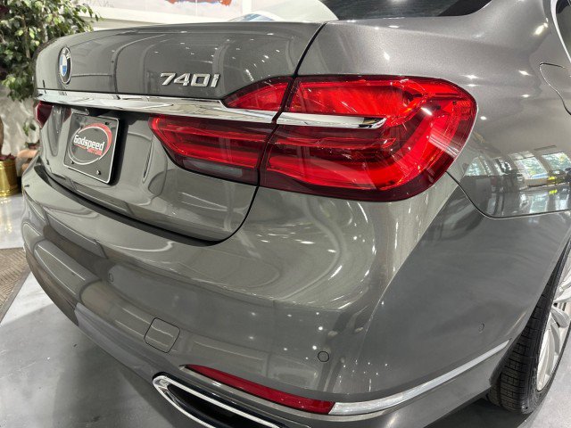Used 2016 BMW 740i w/ Executive Package 2 RWD image 34