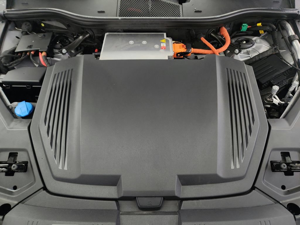 Used 2022 Audi e-tron Premium AWD/4WD image 40