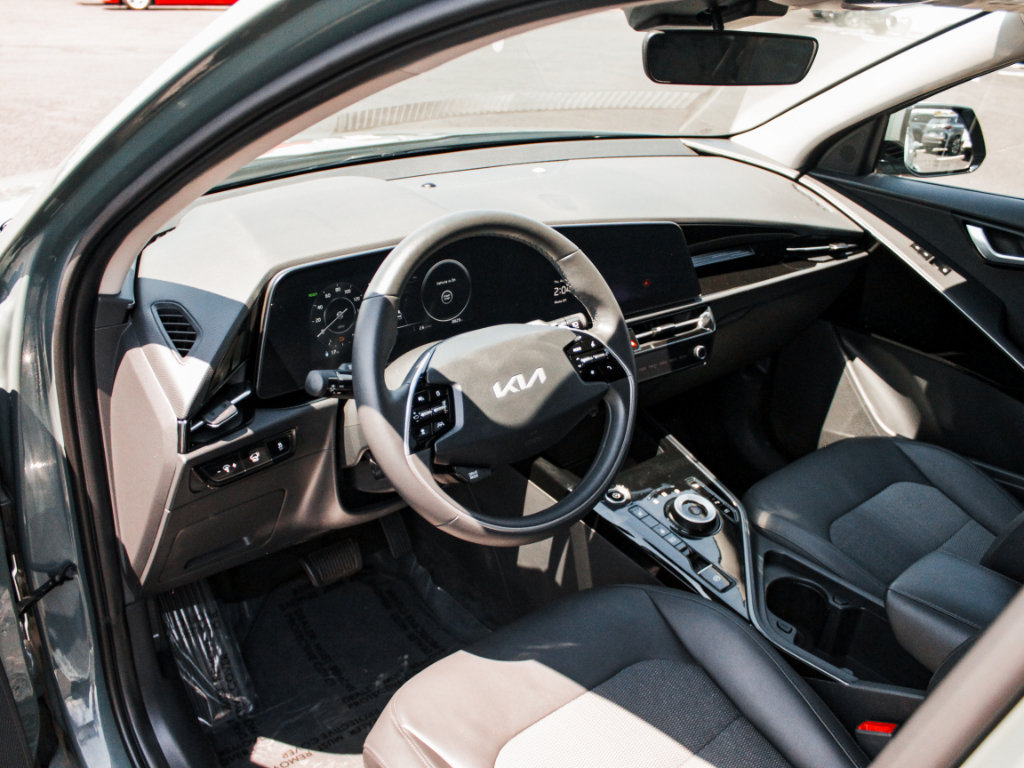 Used 2023 Kia Niro Wind w/ Wind Preserve Package FWD image 8