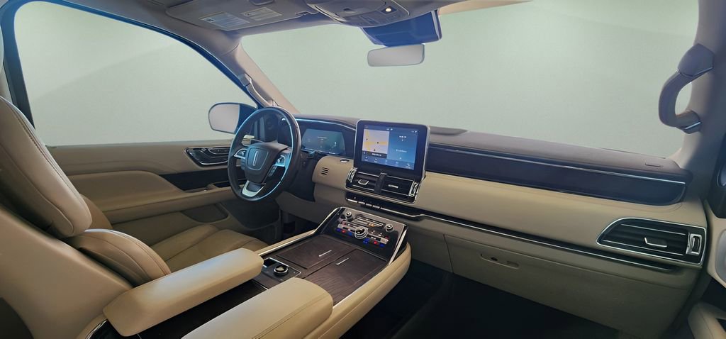 Used 2020 Lincoln Navigator Reserve w/ Luxury Package image 30